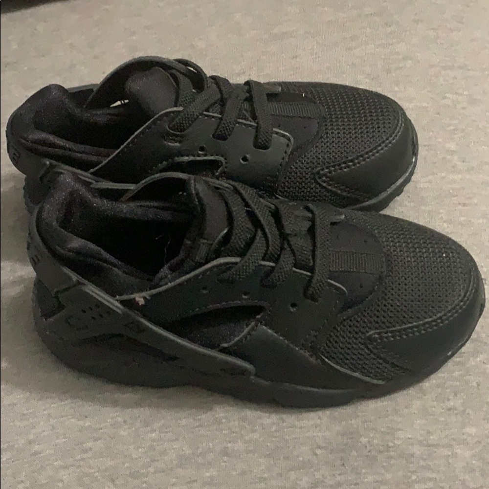 Black  nike huarache